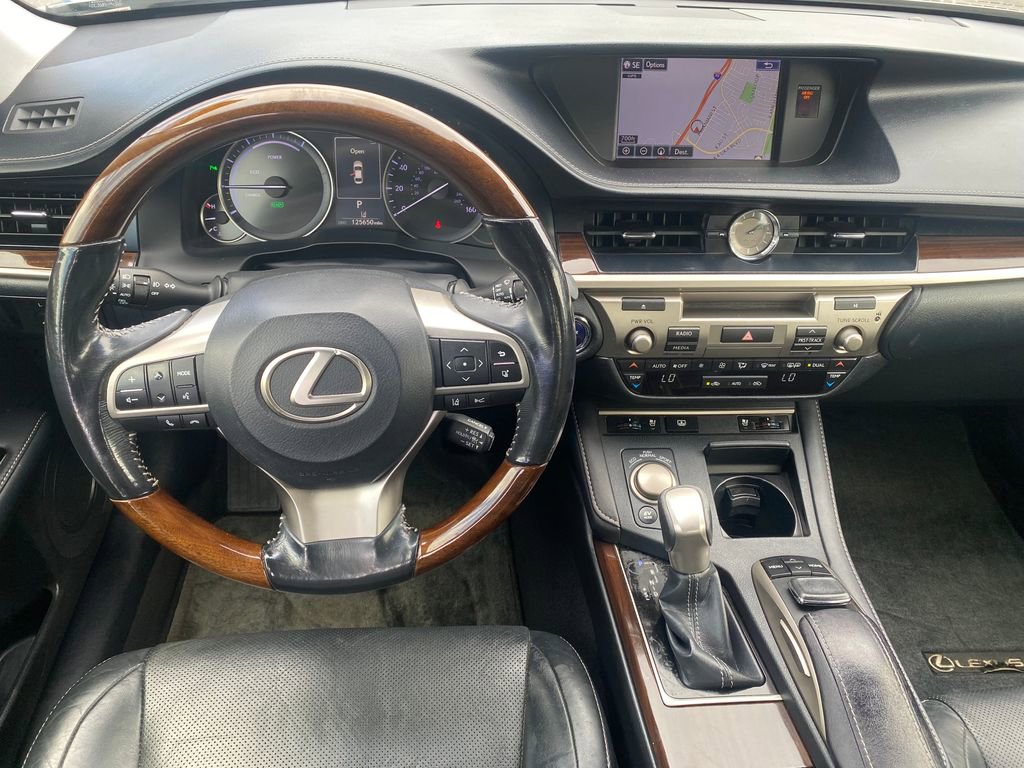 Used 2016 Lexus ES 300h FWD image 12