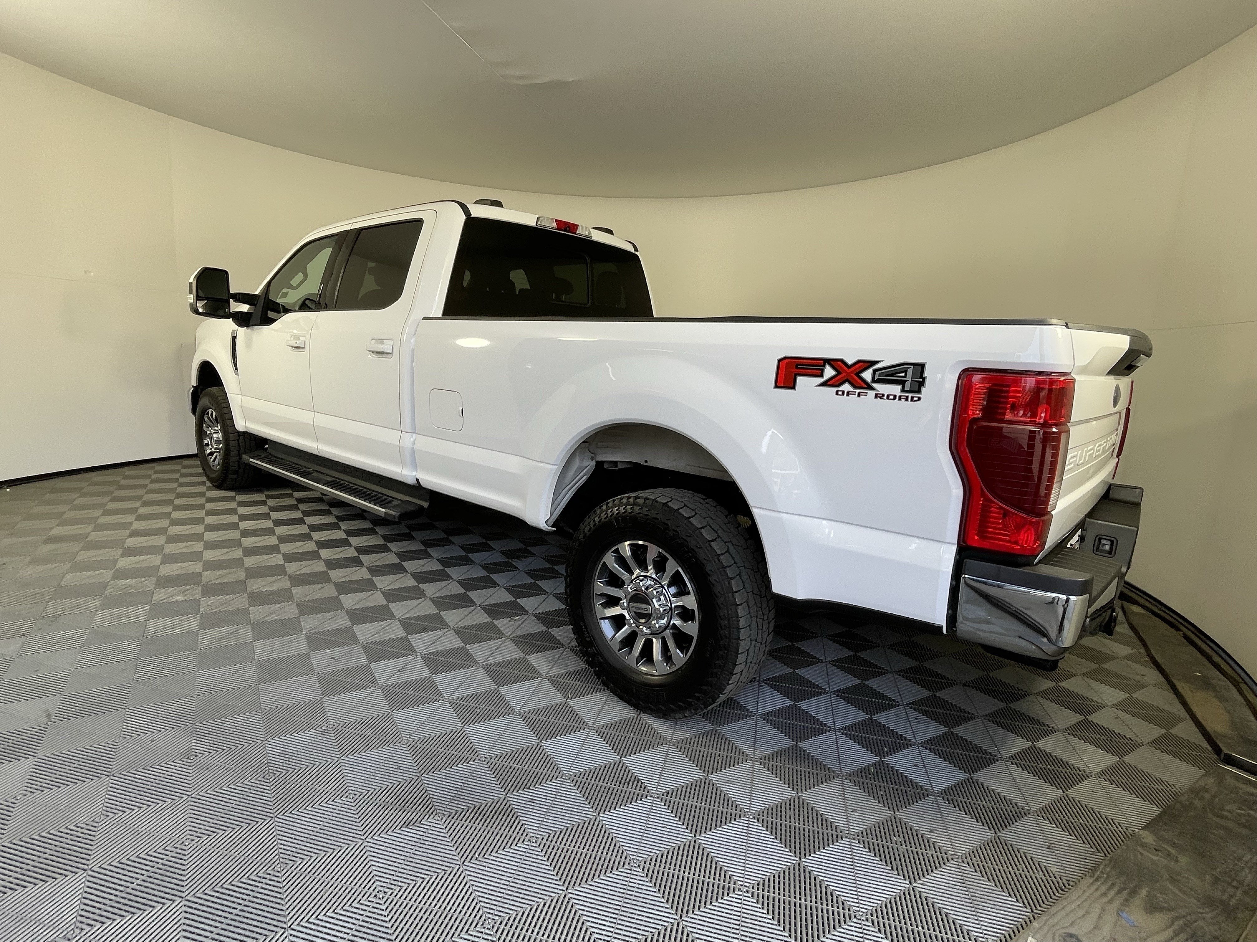 Used 2020 Ford F350 Lariat w/ Lariat Value Package AWD/4WD image 3