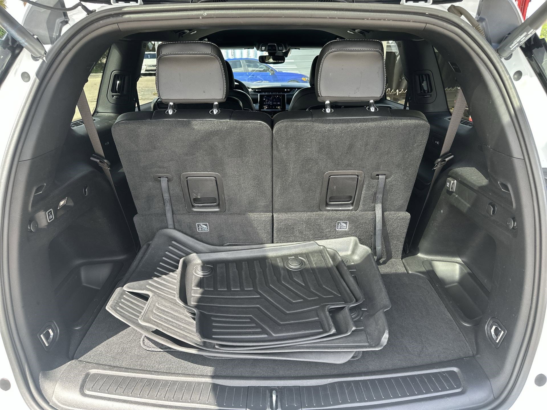 Used 2023 Jeep Grand Cherokee L Laredo RWD image 19