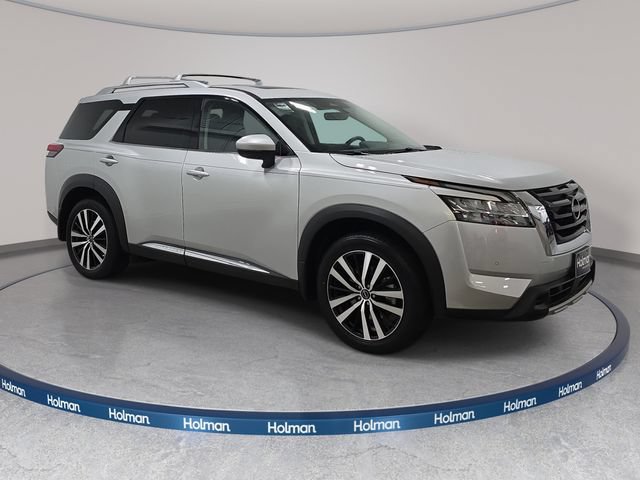 Used 2024 Nissan Pathfinder Platinum w/ Cargo Package AWD/4WD image 4