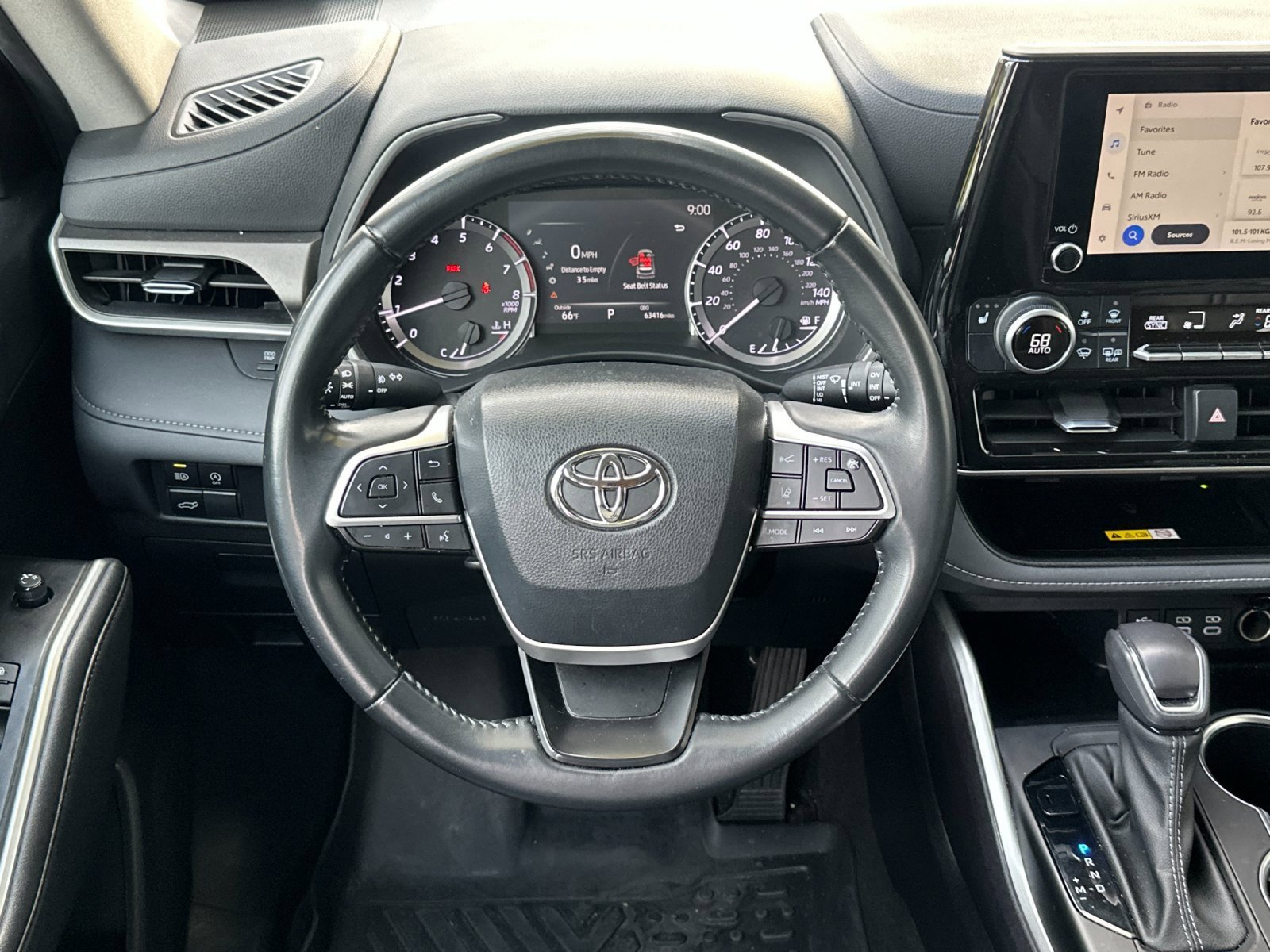 Used 2023 Toyota Highlander XLE image 13