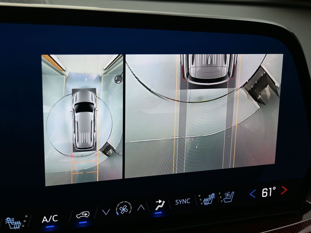 Used 2024 Chevrolet Traverse RS image 29