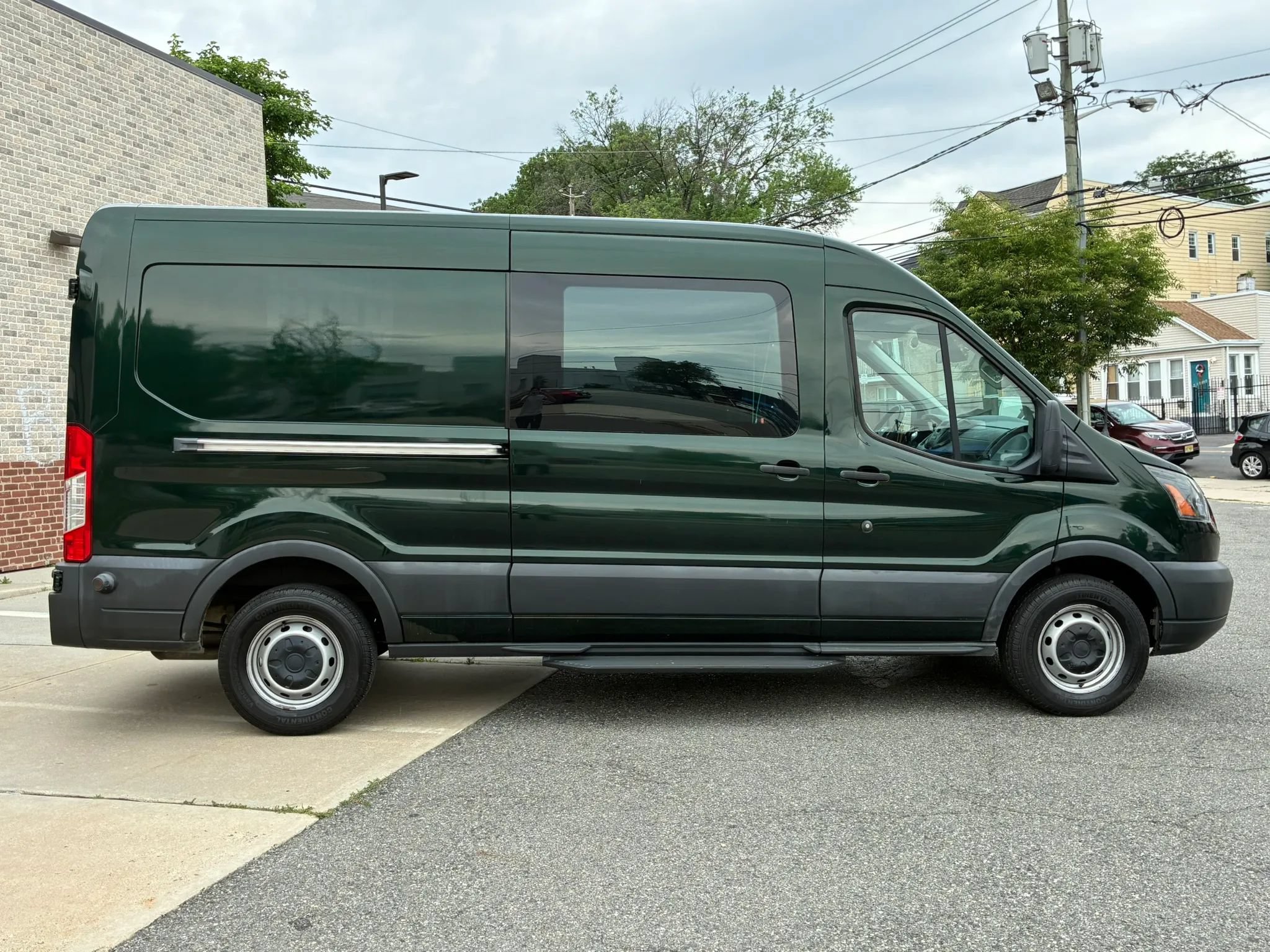 Used 2017 Ford Transit 150 148 Medium Roof RWD image 4