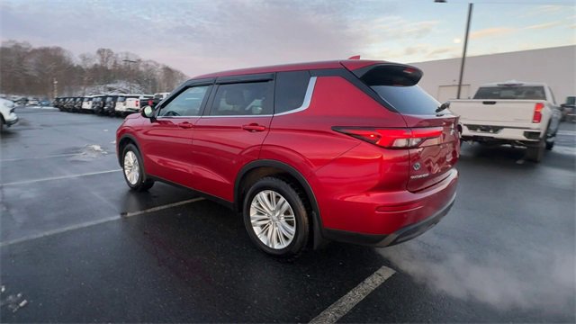 Used 2022 Mitsubishi Outlander ES image 6