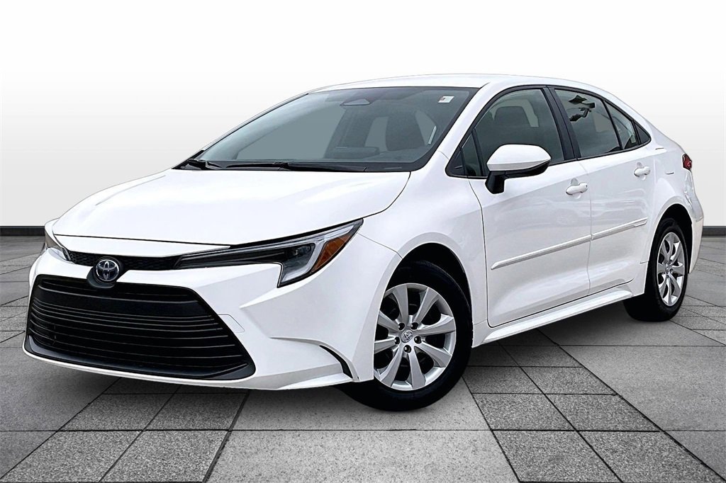 Used 2024 Toyota Corolla LE image 1