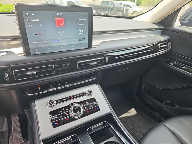 Used 2023 Lincoln Aviator AWD w/ Premium Package image 25
