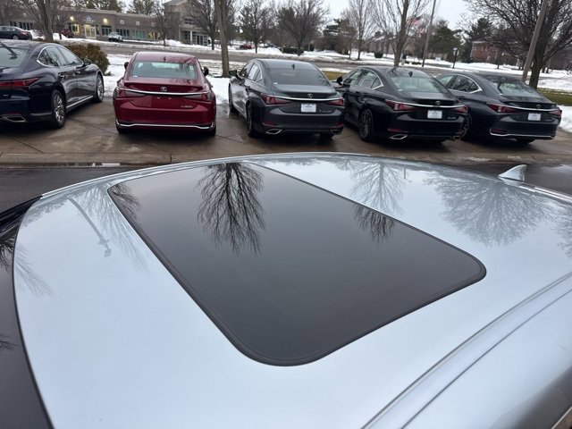 Used 2023 Lexus ES 350 F Sport w/ Accessory Package (Z2) image 10