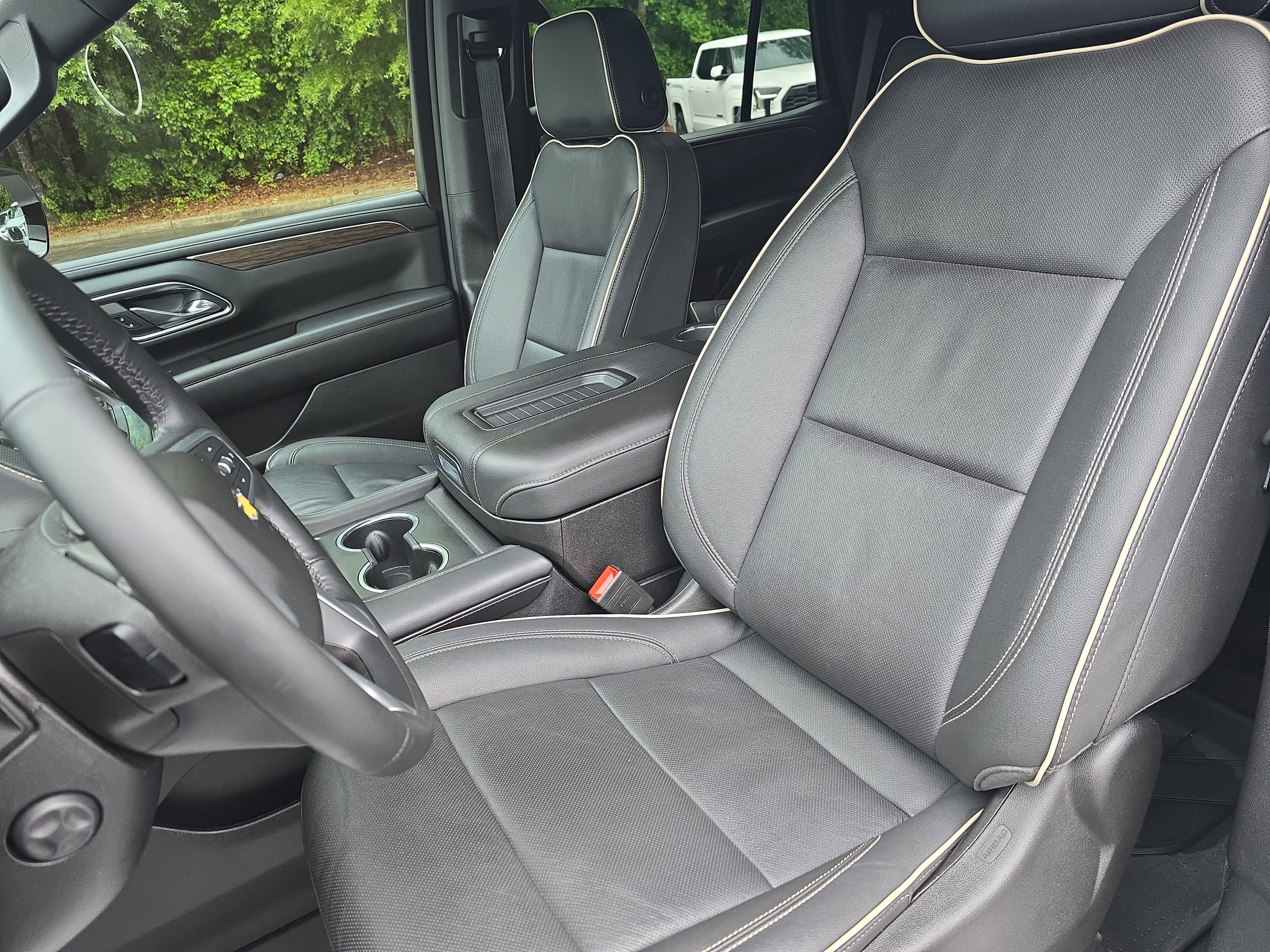 Used 2024 Chevrolet Tahoe Premier AWD/4WD image 16