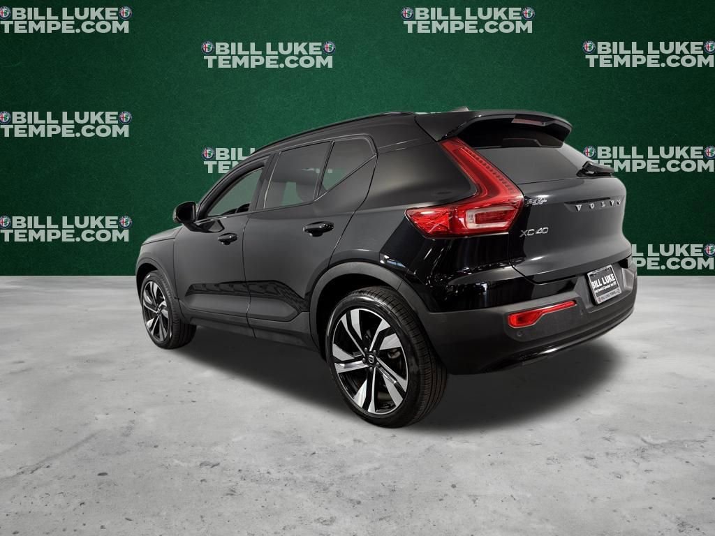 Used 2025 Volvo XC40 B5 Plus image 8