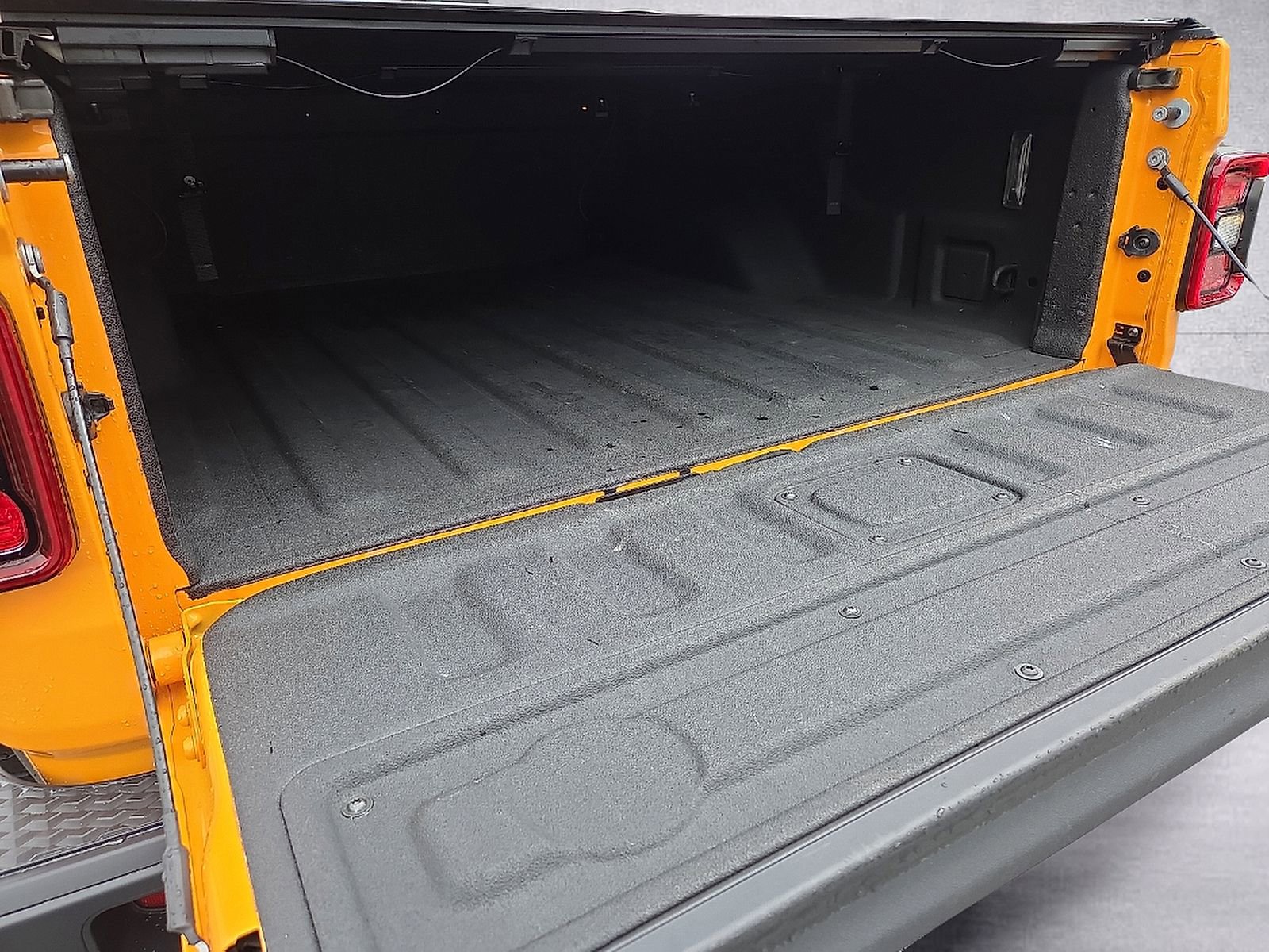 Used 2021 Jeep Gladiator Overland w/ Popular Equipment Package AWD/4WD image 9