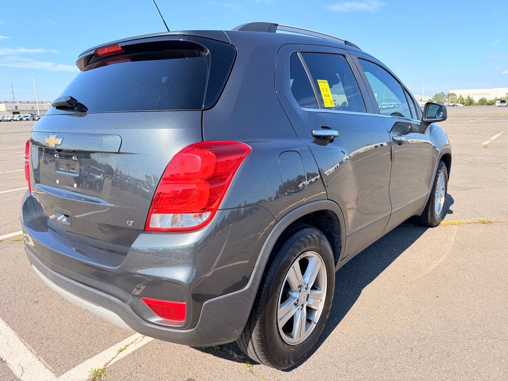 Used 2018 Chevrolet Trax LT w/ LT Convenience Package FWD image 4