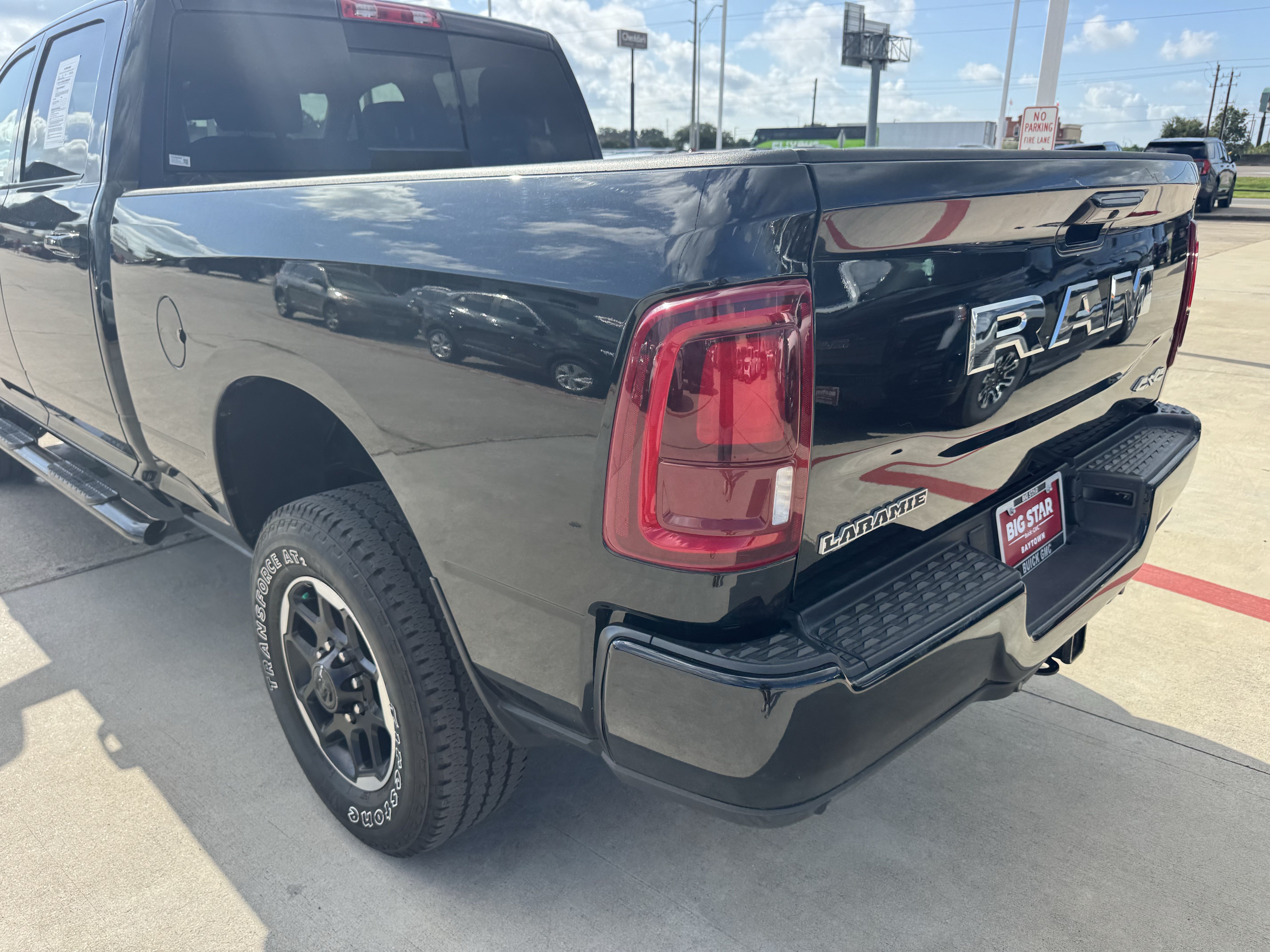 Used 2025 RAM 2500 Laramie AWD/4WD image 8