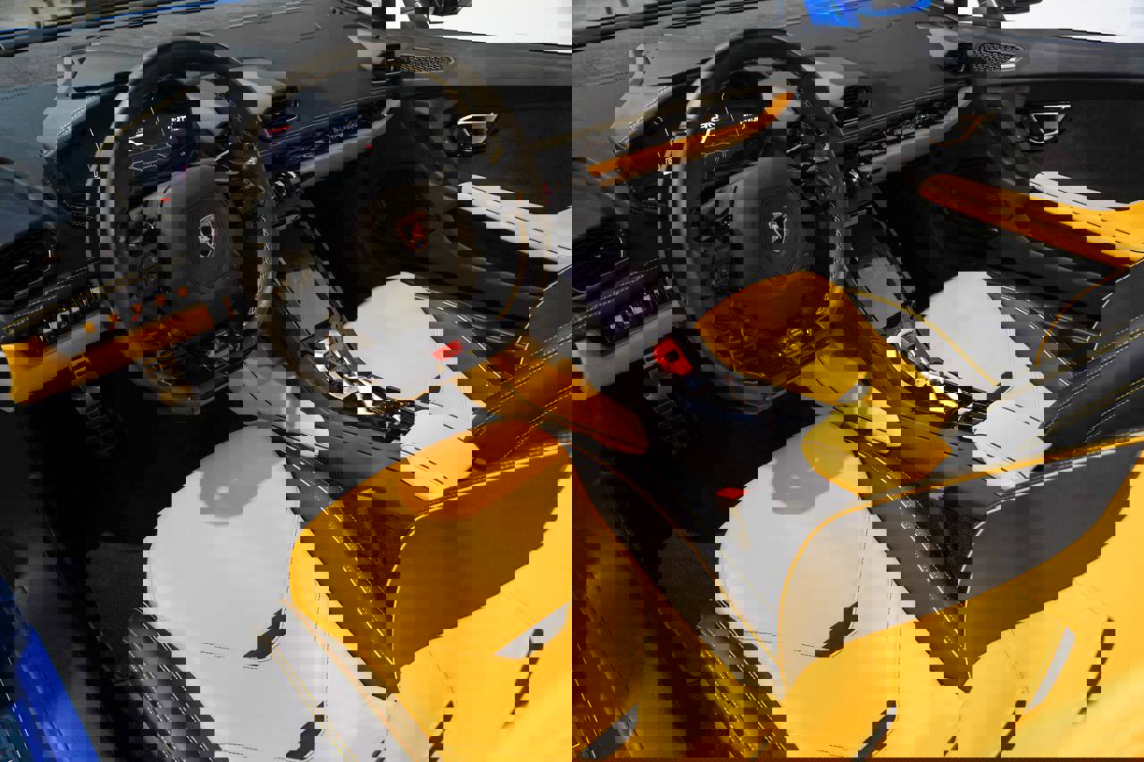 Used 2023 Lamborghini Huracan EVO image 2