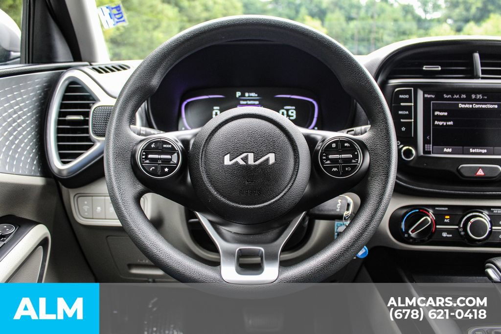 Used 2025 Kia Soul LX w/ LX Technology Package FWD image 25