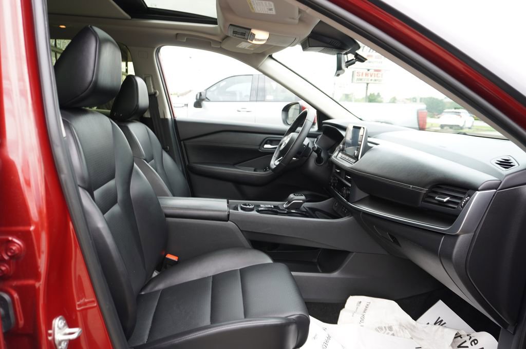 Used 2024 Nissan Rogue SV w/ SV Premium Package AWD/4WD image 9