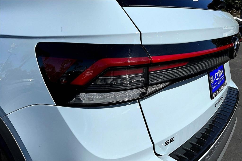 New 2026 Volkswagen Taos SE FWD image 24