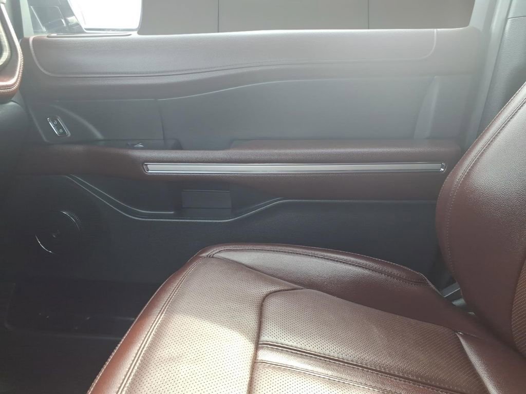 Used 2024 Ford Expedition Limited image 24