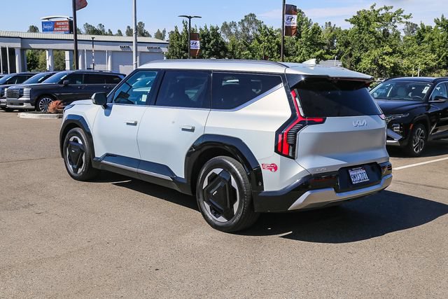 Used 2024 Kia EV9 Land AWD/4WD image 2