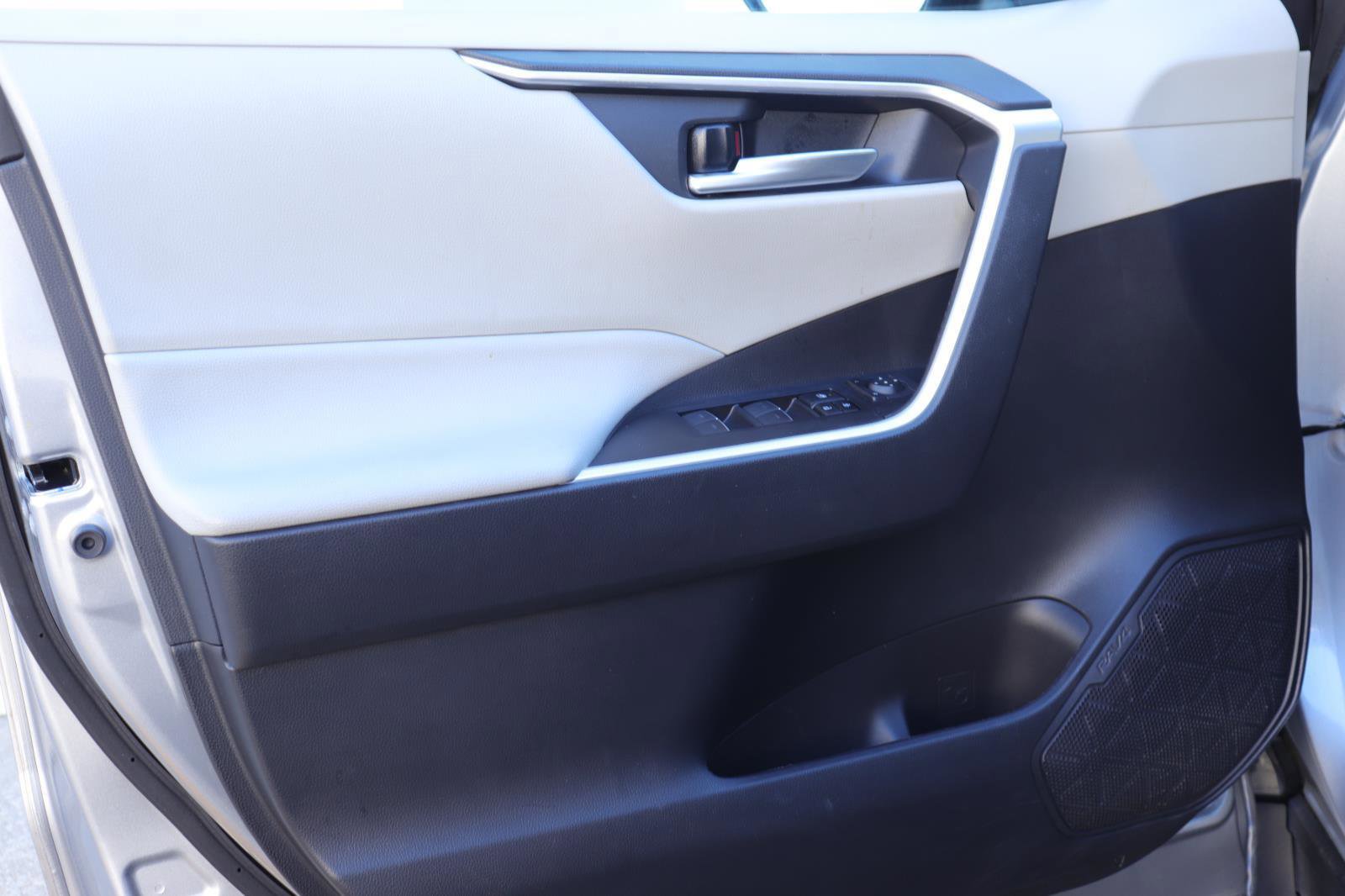 Used 2023 Toyota RAV4 XLE w/ Convenience Package image 10