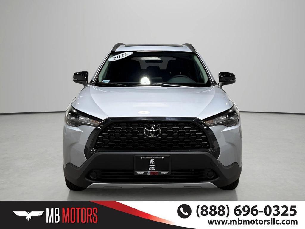 Used 2025 Toyota Corolla Cross LE AWD/4WD image 2