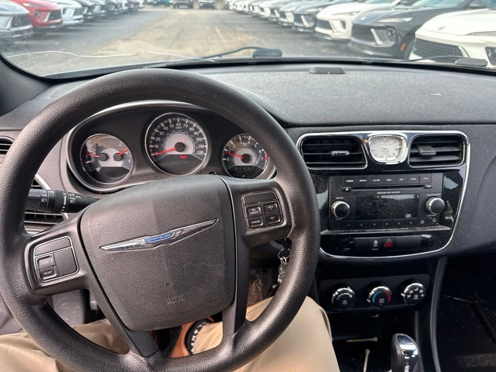 Used 2013 Chrysler 200 LX FWD image 7