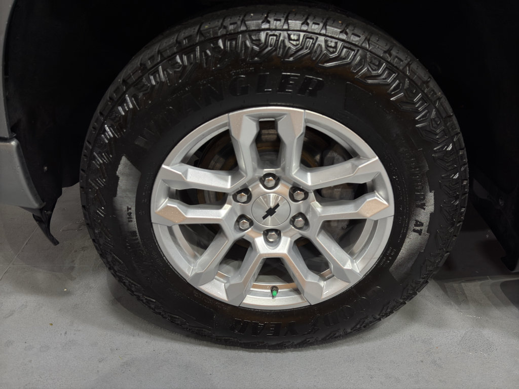 Used 2025 Chevrolet Silverado 1500 RST w/ Convenience Package II AWD/4WD image 9