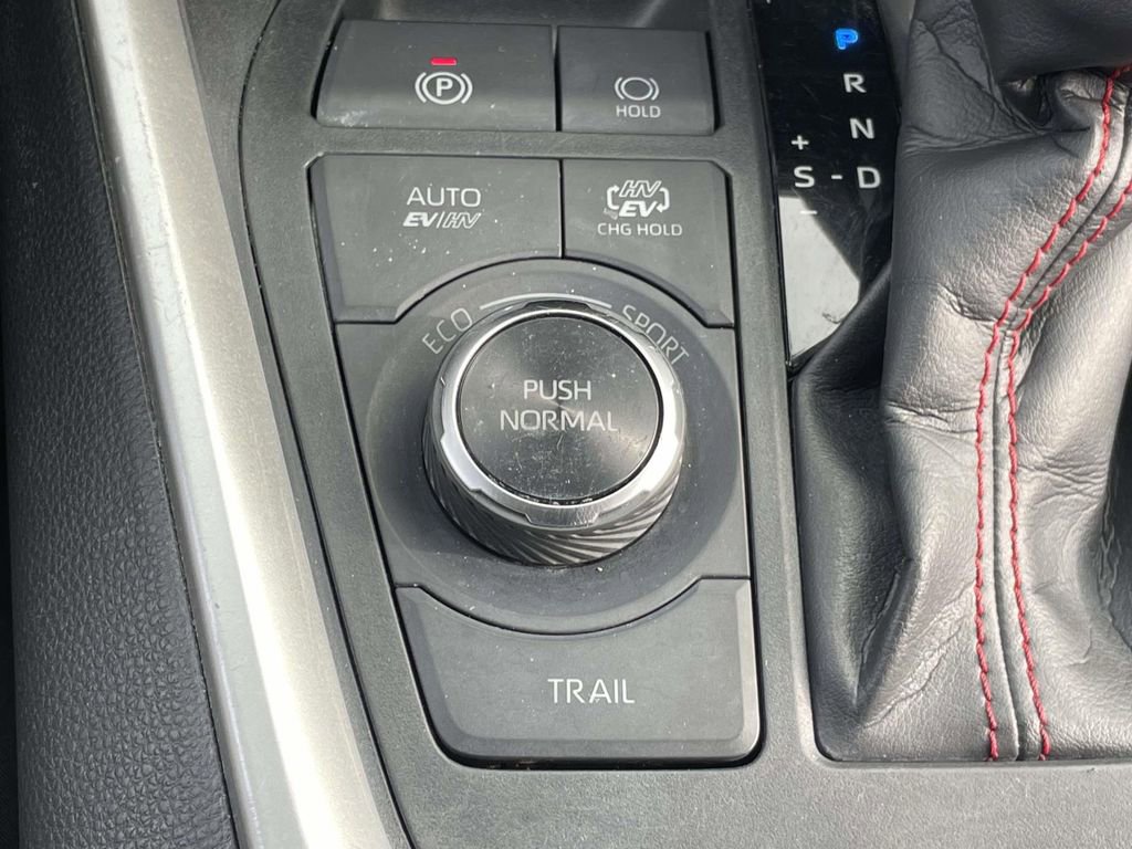 Used 2023 Toyota RAV4 SE image 32