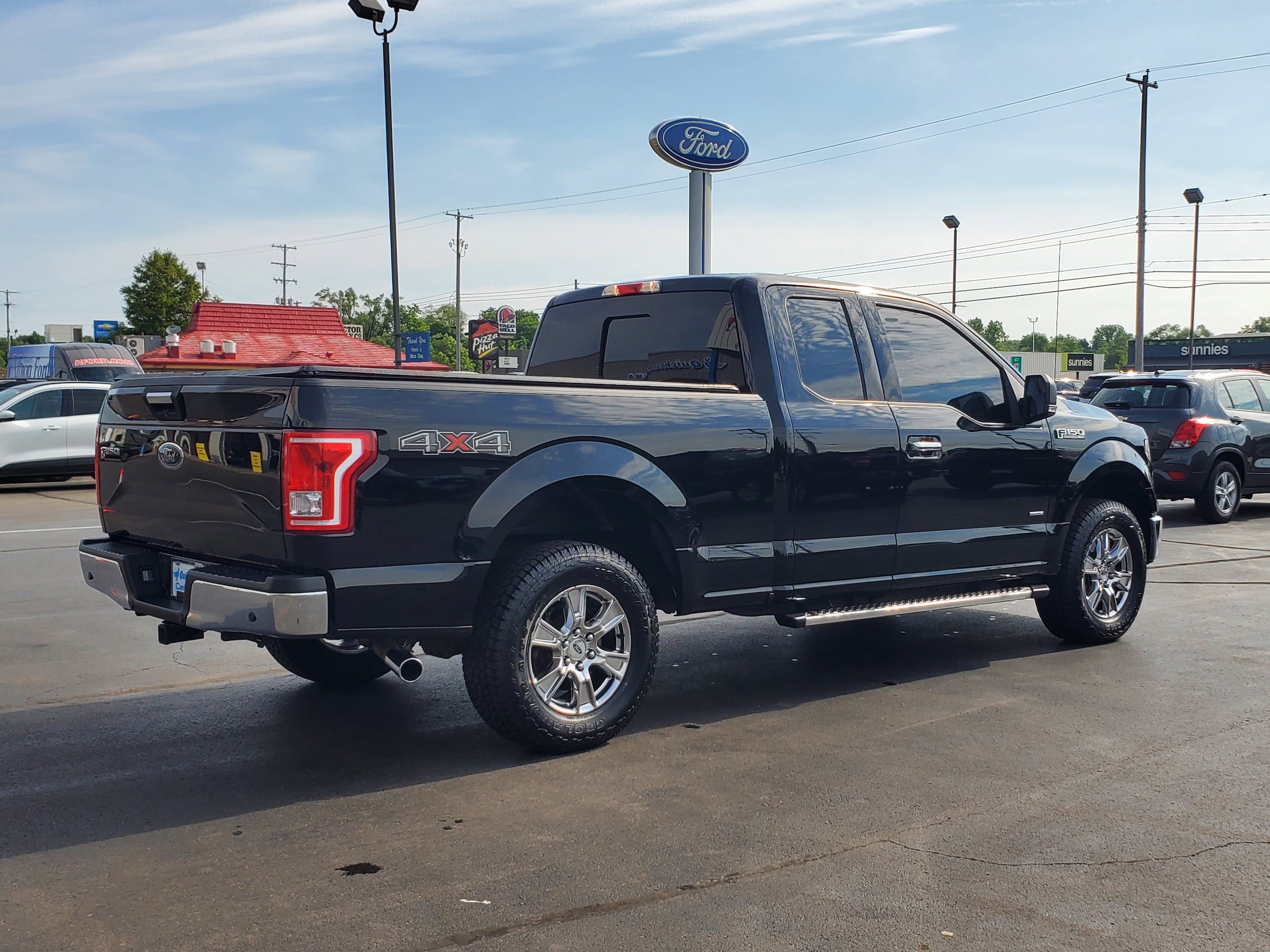 Used 2017 Ford F150 XLT w/ Equipment Group 302A Luxury AWD/4WD image 4
