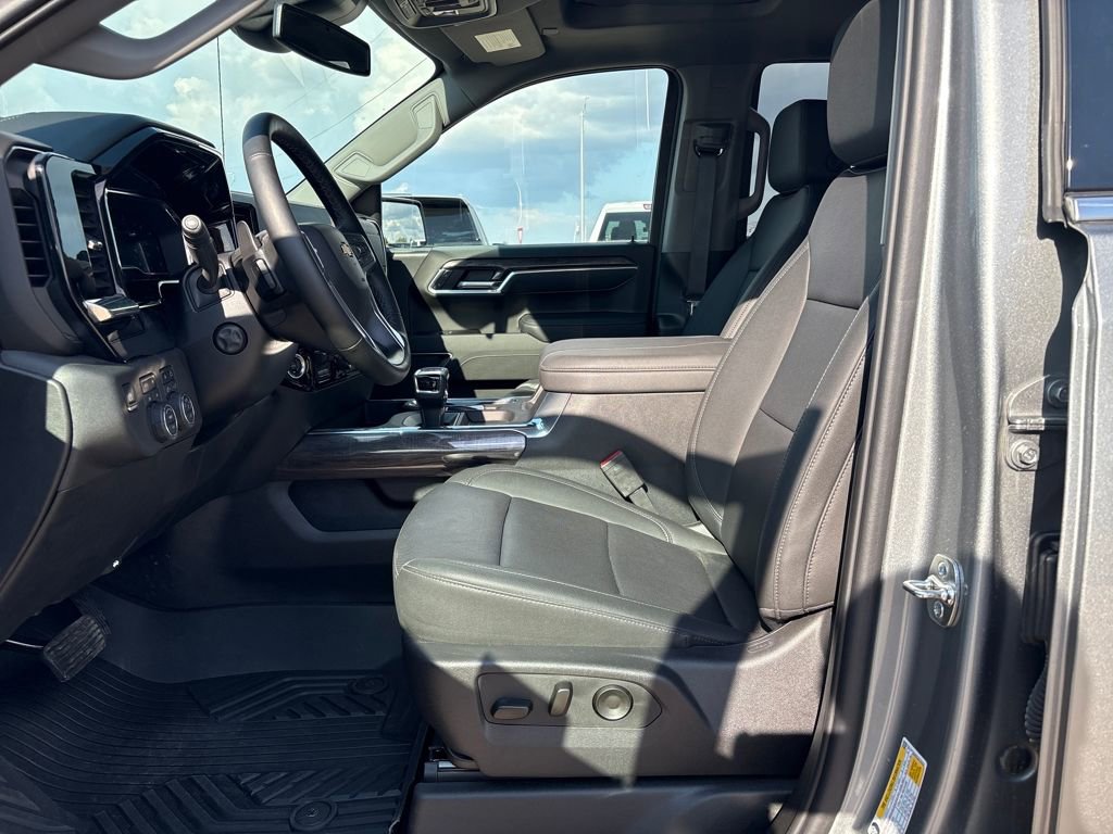 Used 2025 Chevrolet Silverado 1500 LTZ w/ LTZ Premium Package image 12