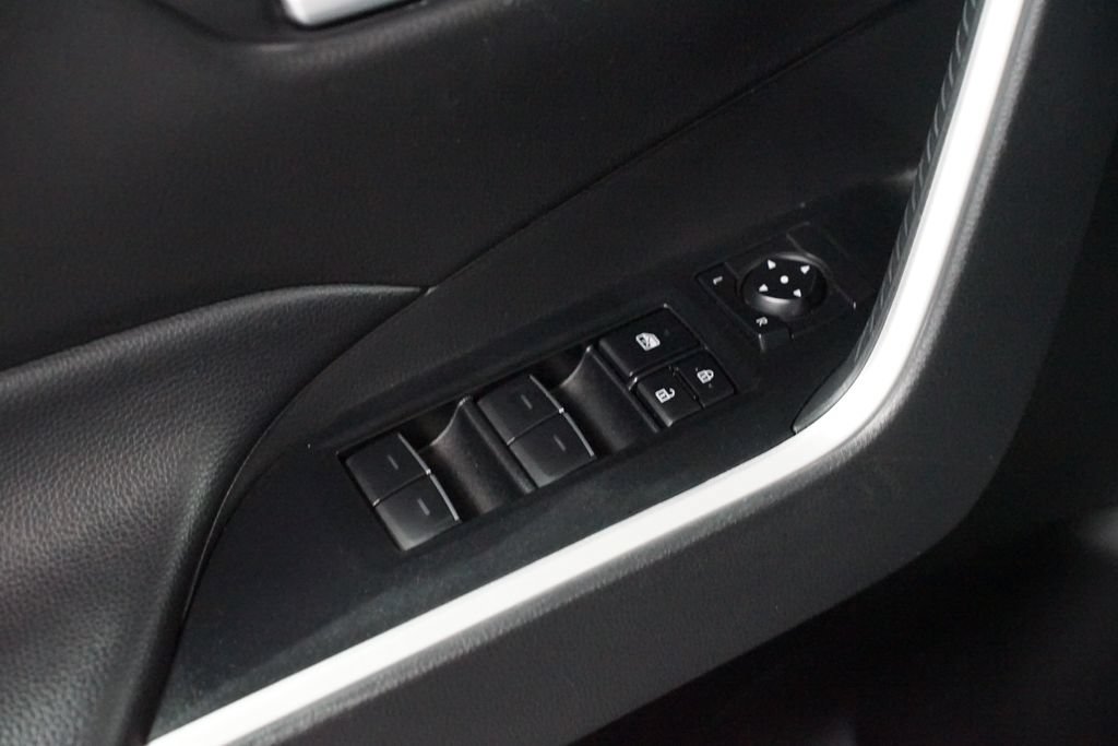 Certified 2025 Toyota RAV4 XLE FWD image 31