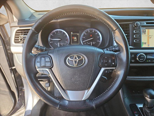 Used 2017 Toyota Highlander XLE w/ Carpet Mat Package FWD image 14