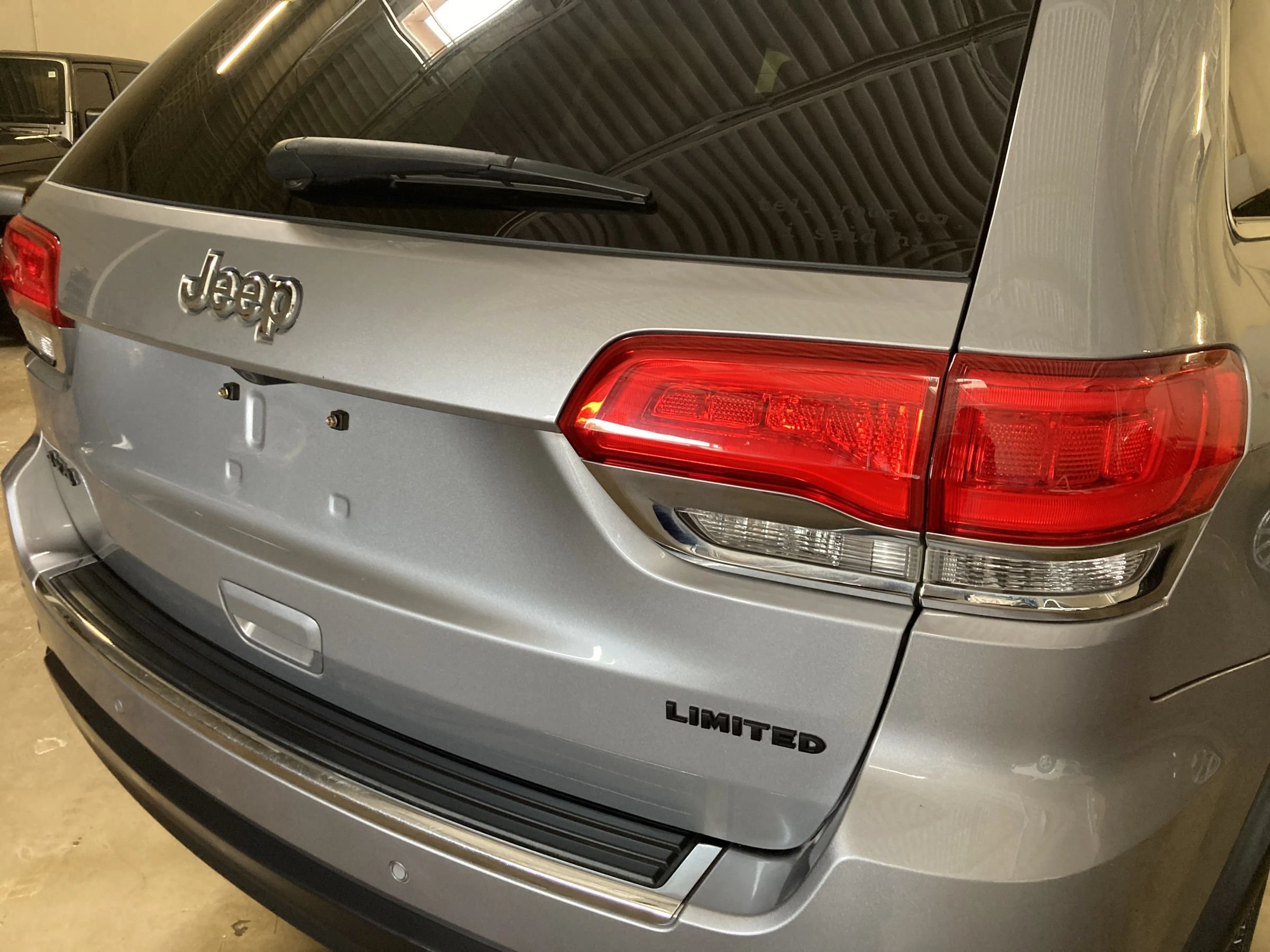 Used 2018 Jeep Grand Cherokee Limited AWD/4WD image 23