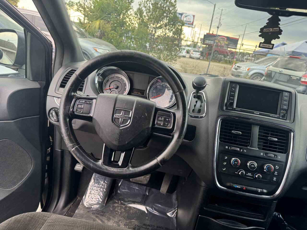 Used 2018 Dodge Grand Caravan SE FWD image 5