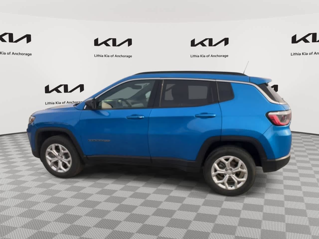Used 2024 Jeep Compass Latitude AWD/4WD image 6