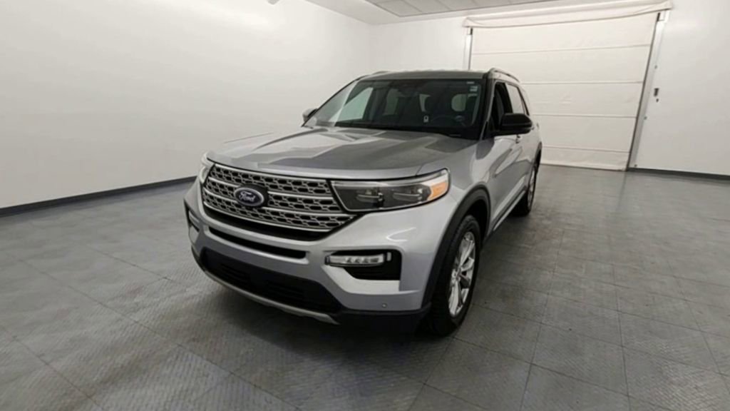 Used 2022 Ford Explorer Limited w/ Equipment Group 301A image 3