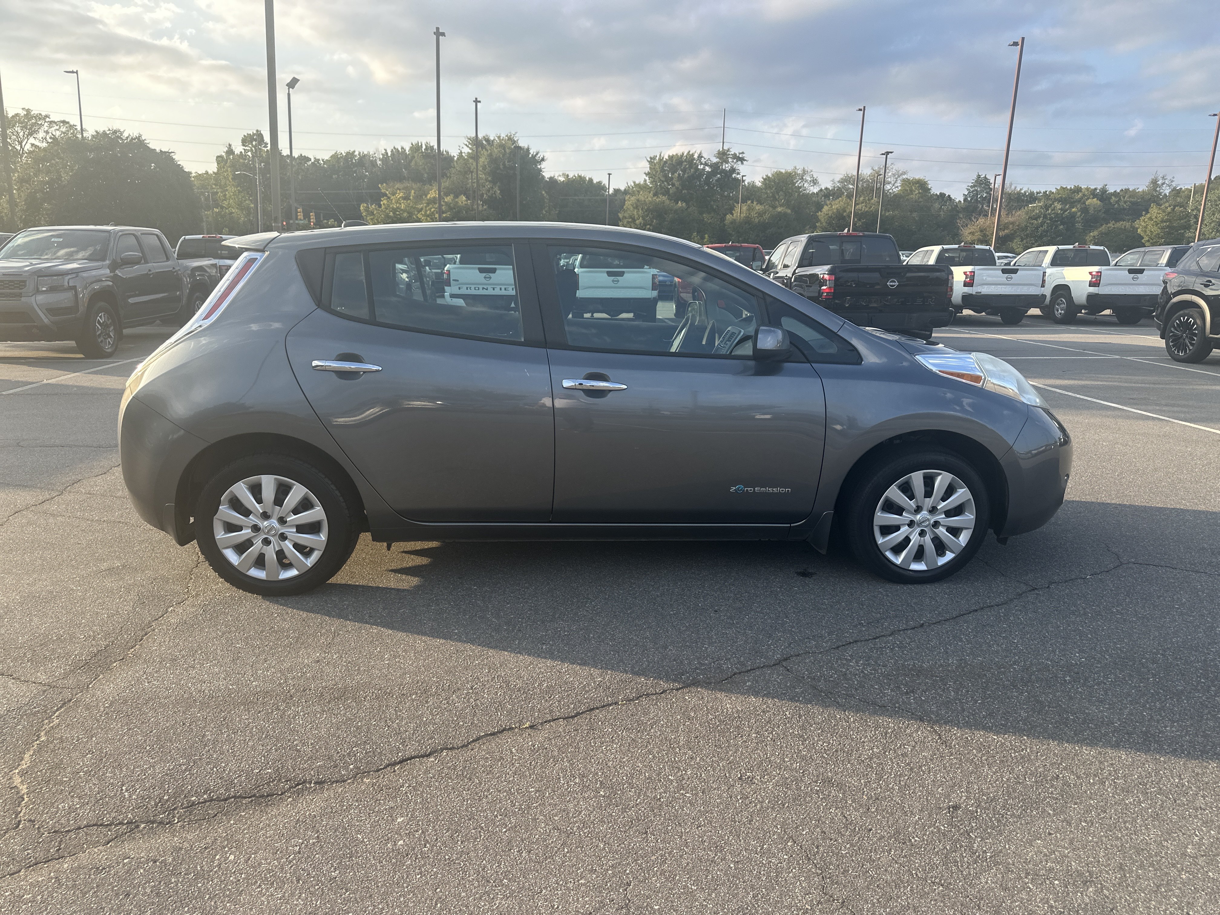 Used 2016 Nissan Leaf S w/ Charger Package FWD image 4
