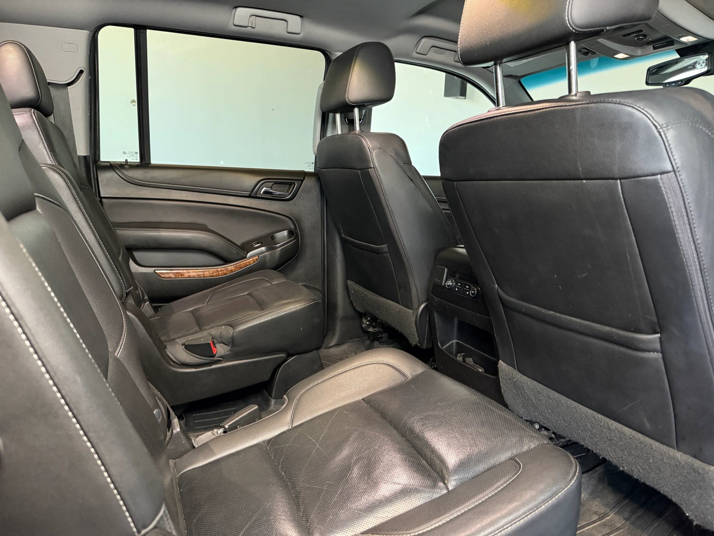 Used 2018 Chevrolet Suburban Premier image 32