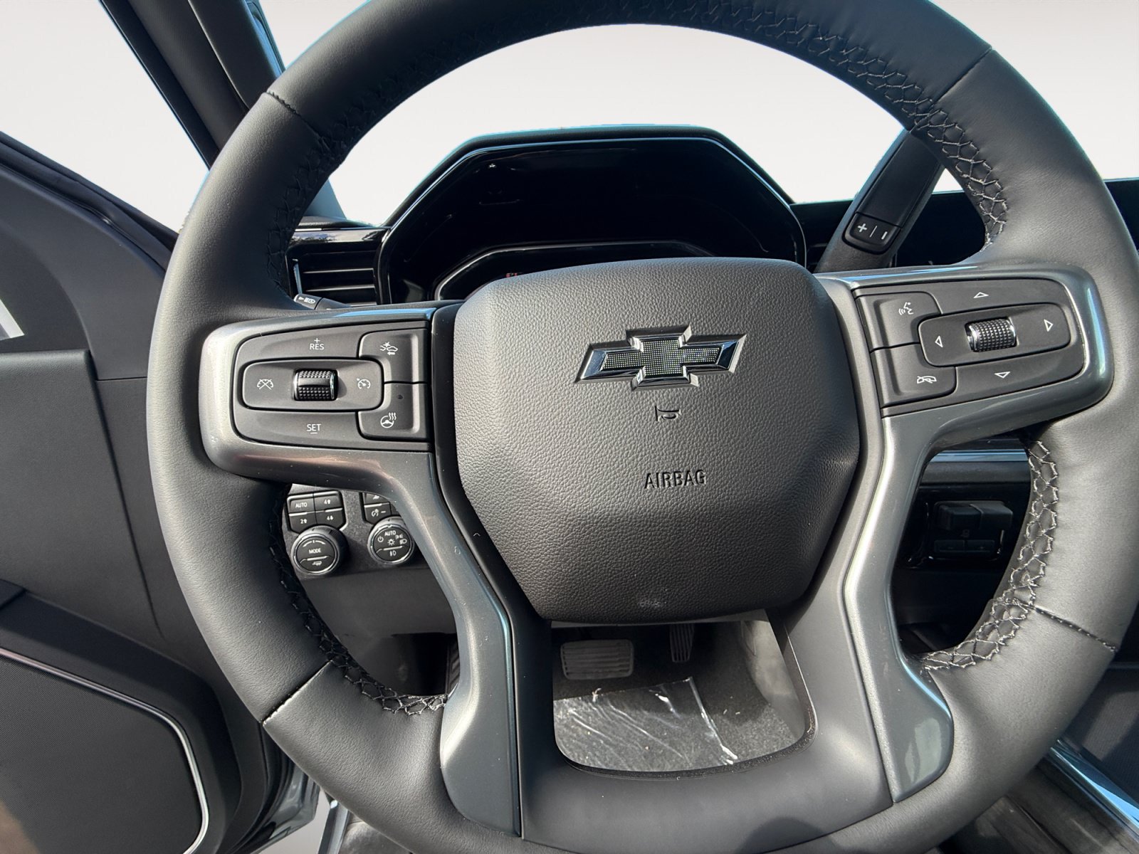New 2026 Chevrolet Silverado 2500 LTZ w/ LTZ Plus Package AWD/4WD image 11