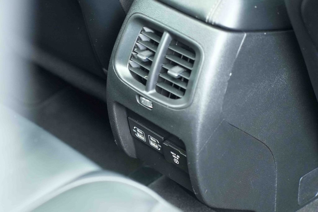 Used 2021 Jeep Cherokee Limited AWD/4WD image 23