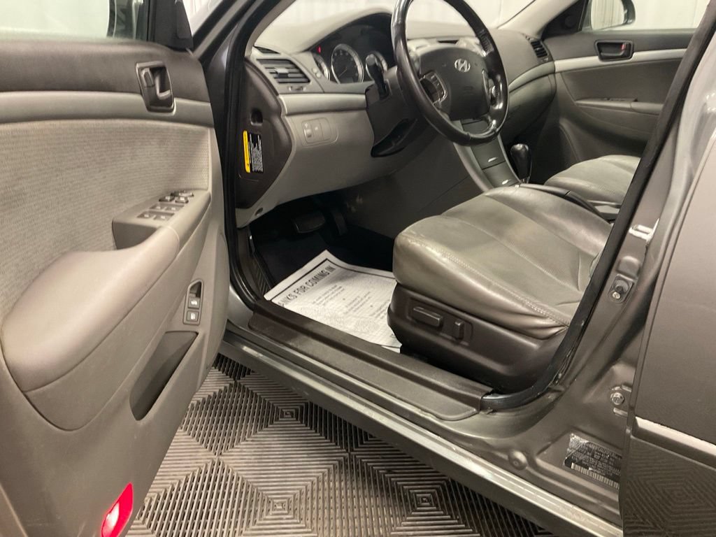 Used 2009 Hyundai Sonata SE FWD image 12