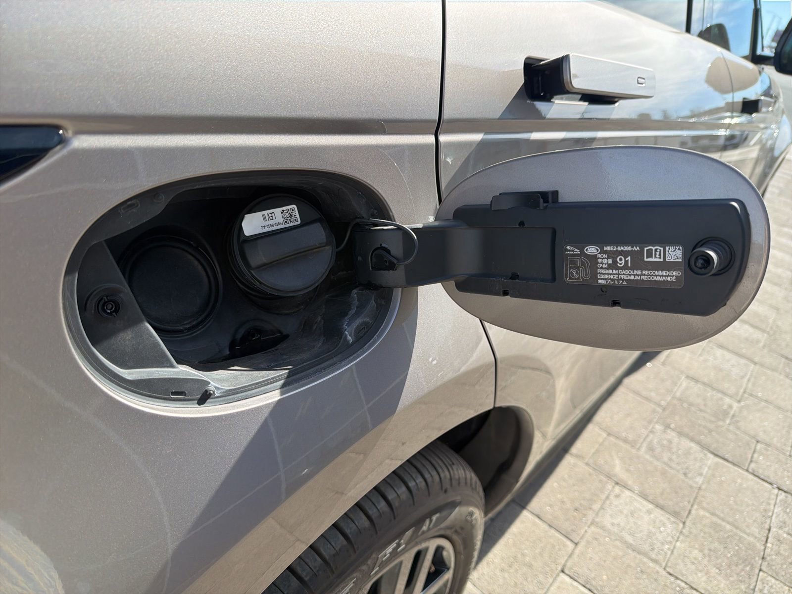 Used 2023 Land Rover Range Rover Evoque R-Dynamic SE image 10