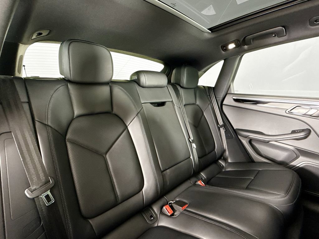 Used 2024 Porsche Macan AWD/4WD image 15