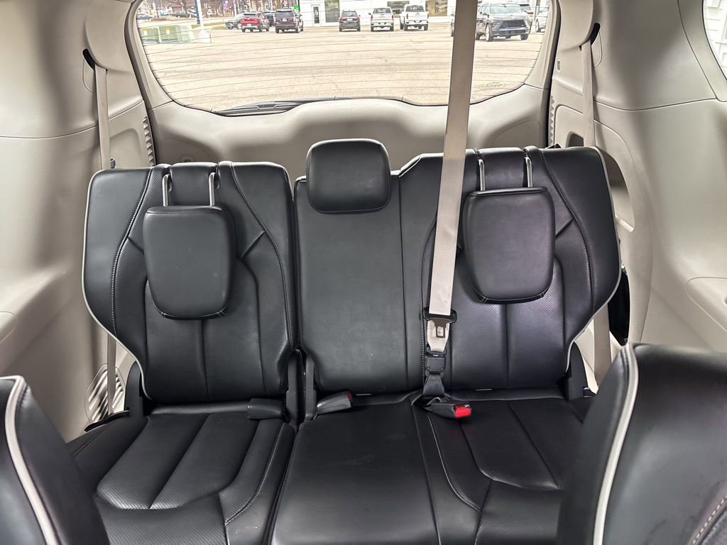 Used 2023 Chrysler Pacifica Limited image 13