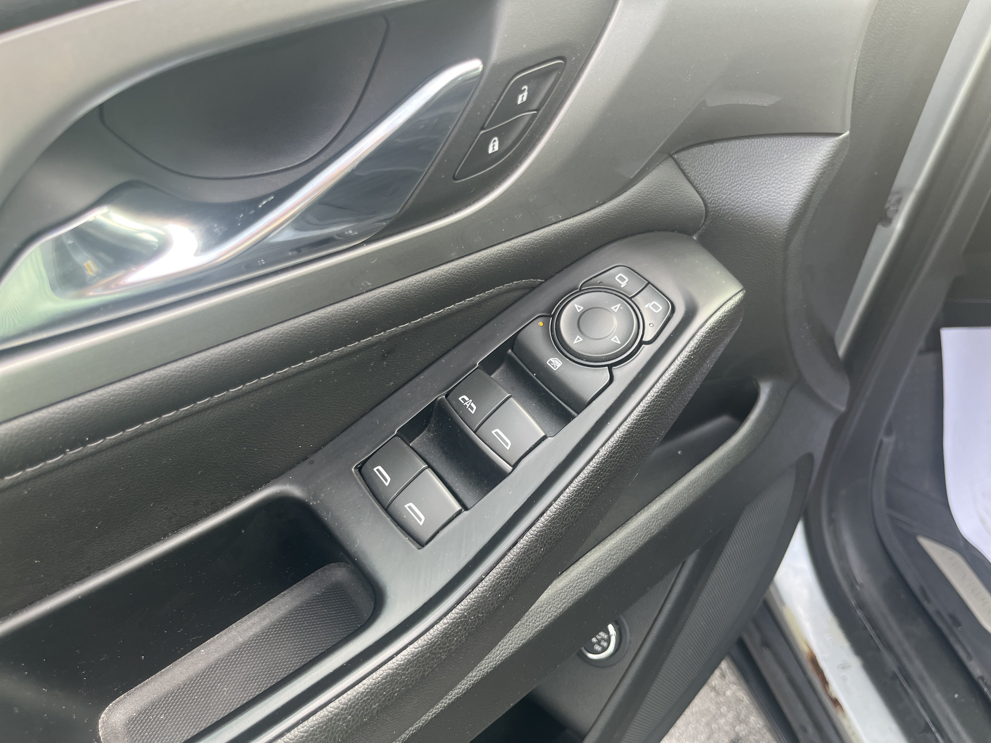 Used 2023 Chevrolet Traverse LT w/ LPO, Floor Liner Package AWD/4WD image 19