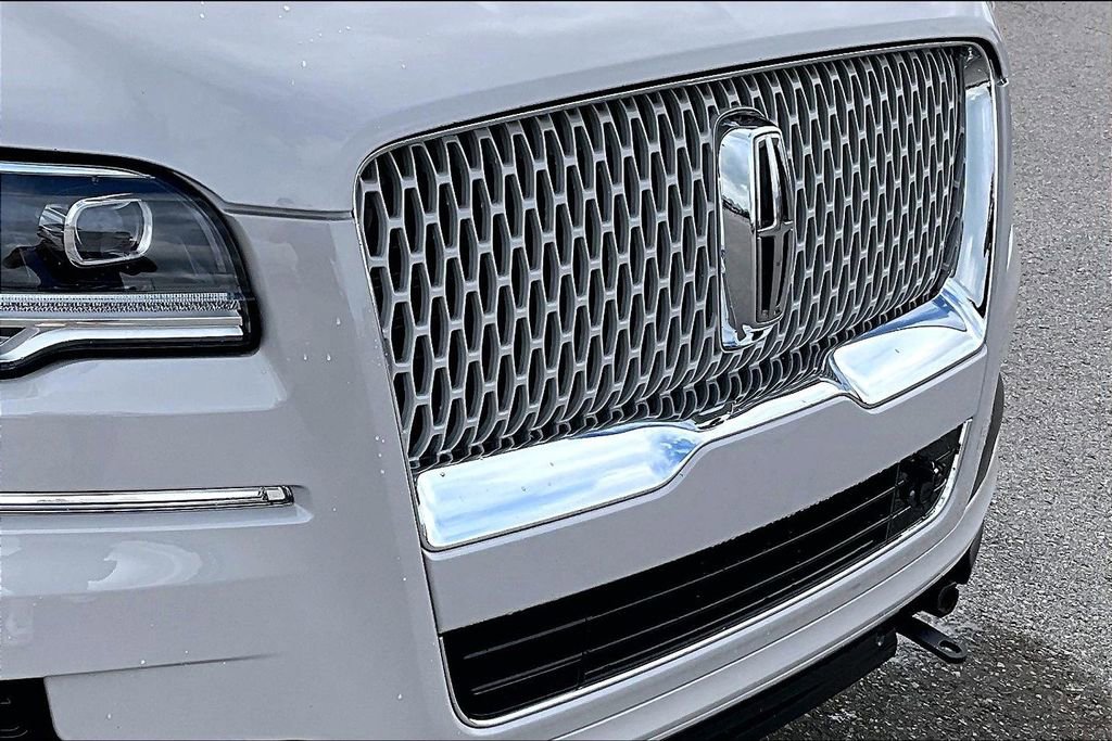 Used 2024 Lincoln Navigator L Reserve AWD/4WD image 28