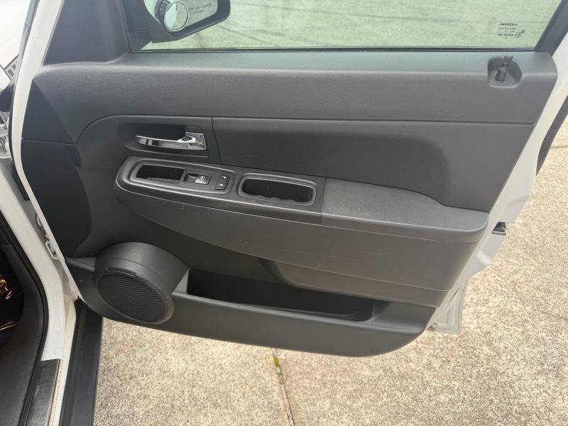 Used 2012 Jeep Liberty Sport RWD image 23