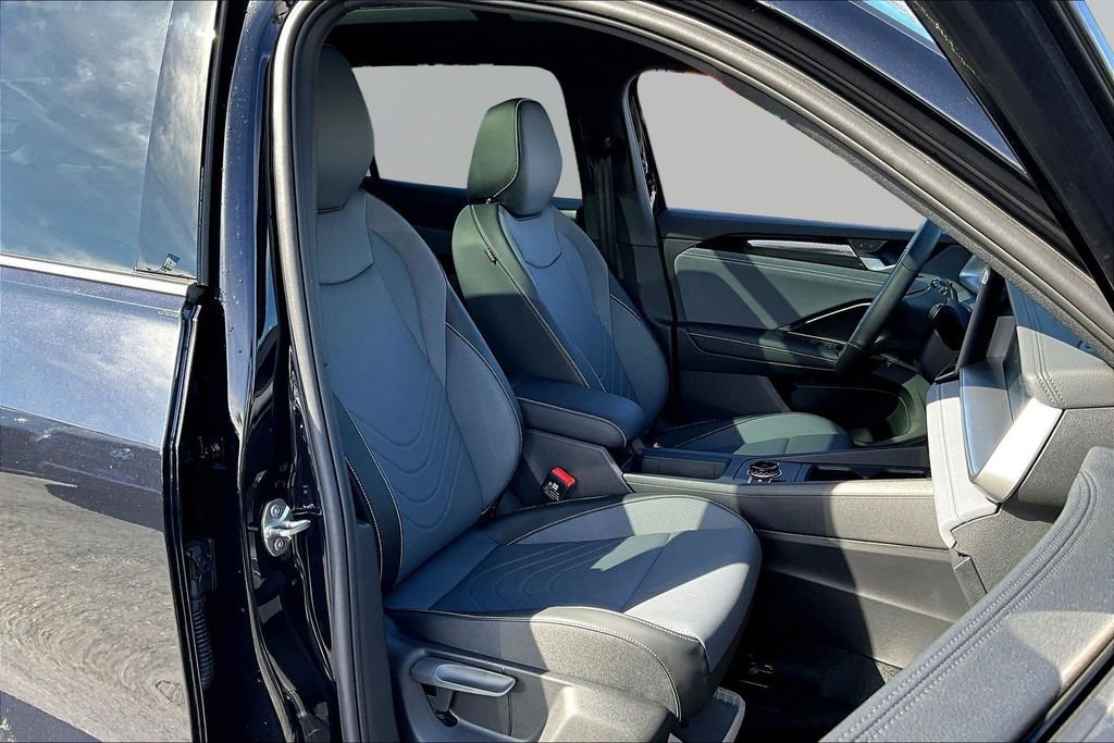 New 2026 Volkswagen Tiguan SE R-Line image 28