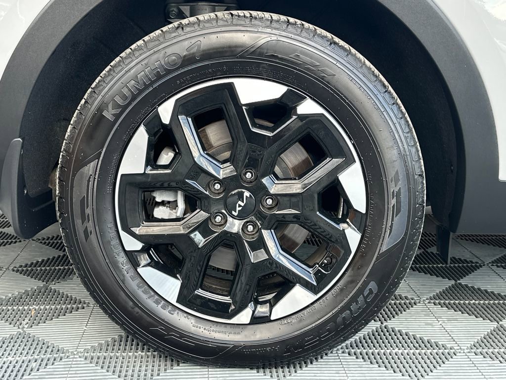 Used 2025 Kia Sorento S image 24