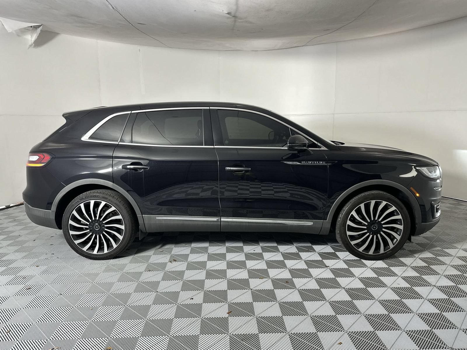 Used 2019 Lincoln Nautilus Black Label AWD/4WD image 9