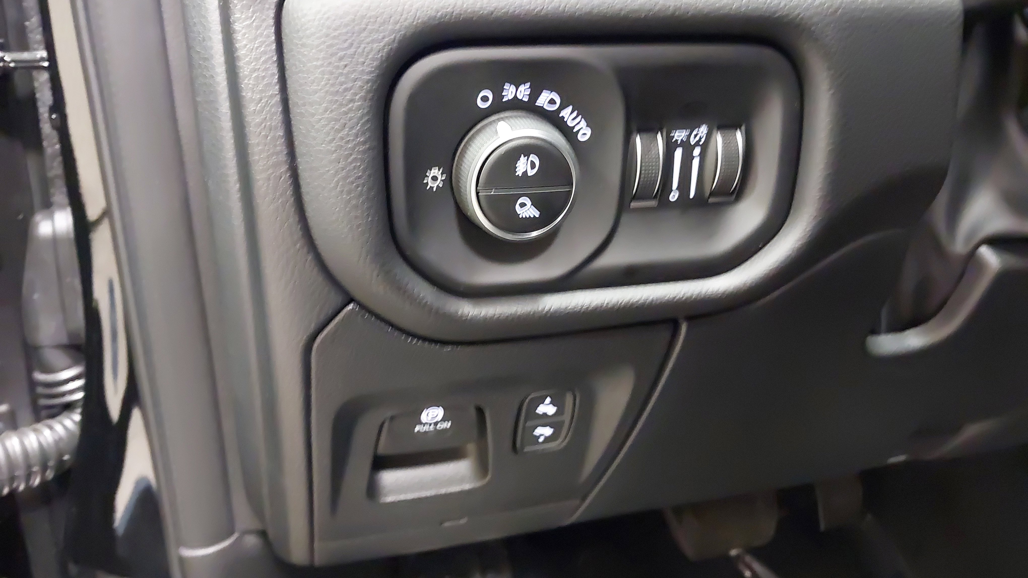 New 2026 RAM 1500 Laramie AWD/4WD image 31